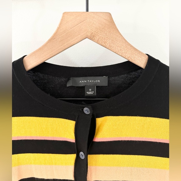 Ann Taylor Black & Tan Striped Button Front Cardigan Size Small - Picture 4 of 5